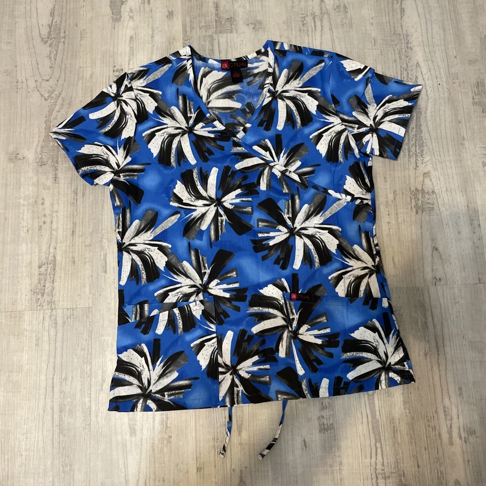 Women's actual scrubs size small